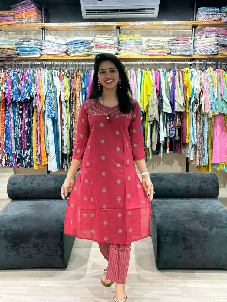 Maroon Floral Print Jamdani Cotton Pair Set - Image 2