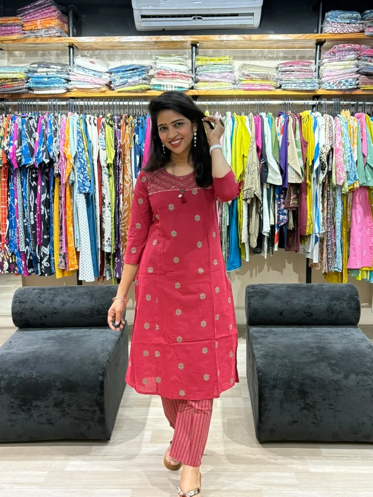 Maroon Floral Print Jamdani Cotton Pair Set - Image 3